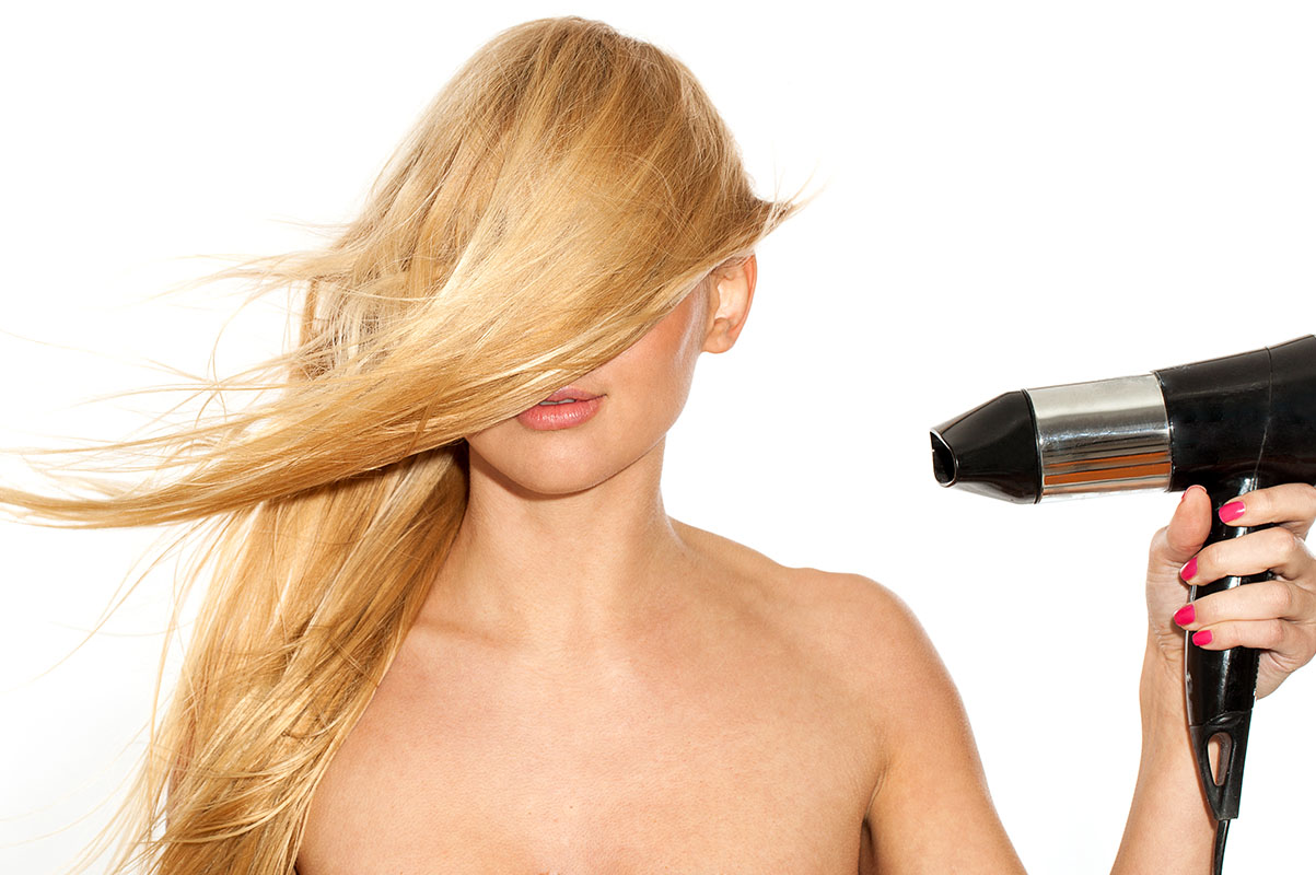 Asciugare i capelli a casa senza fare errori